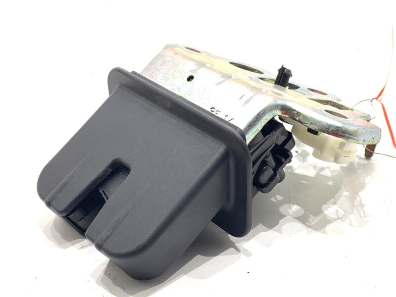 Zámek víka kufru zadní Audi A3 Limousine (8VS, 8VM) 2013 - 2022 4H0827505A