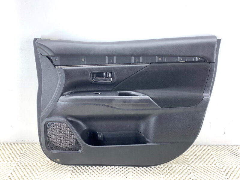 Tapecírung dveří pravý přední Mitsubishi Outlander III (GG_W, GF_W, ZJ, ZL, ZK) 2010 - 2022