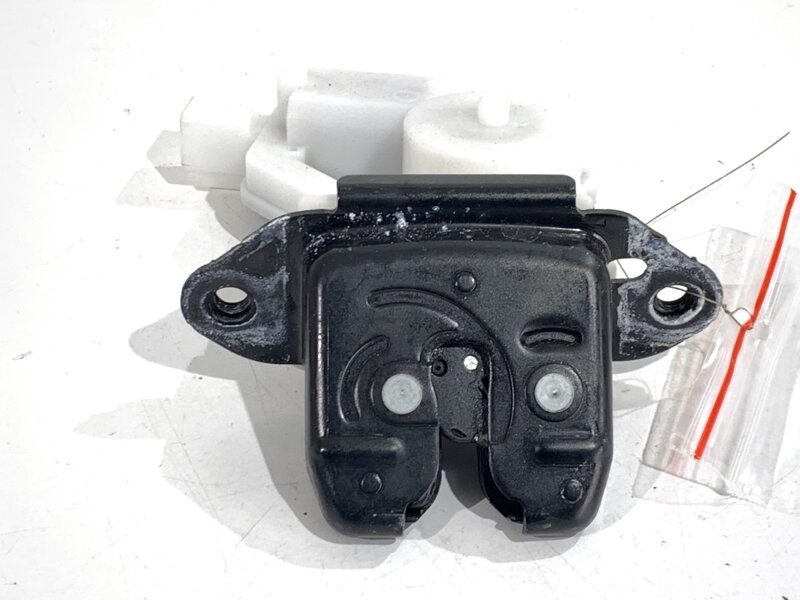 Zámek víka kufru zadní Nissan Pulsar Liftback (C13) 2012 - 2022