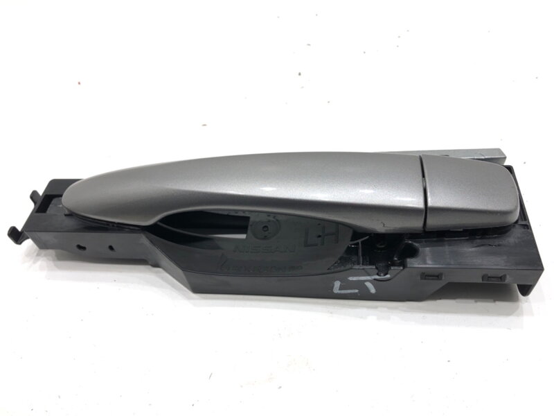 Klika vnější levá zadní Nissan Pulsar Liftback (C13) 2012 - 2022