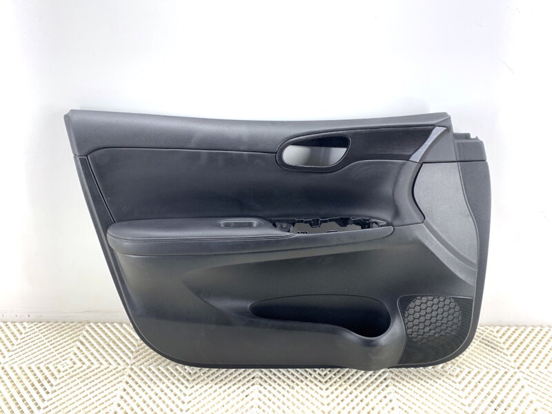 Tapecírung dveří levý přední Nissan Pulsar Liftback (C13) 2012 - 2022