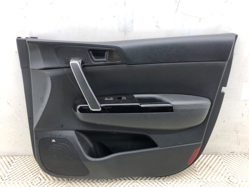 Tapecírung dveří pravý přední KIA Sportage IV (QL, QLE) 2015 - 2022 82361-F1000