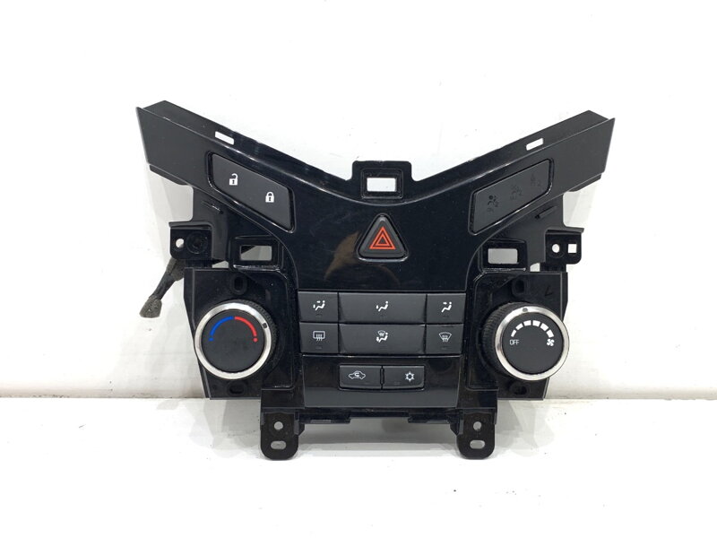 Panel ovládání ventilace Chevrolet Cruze (J300) 2009 - 2022 3862078