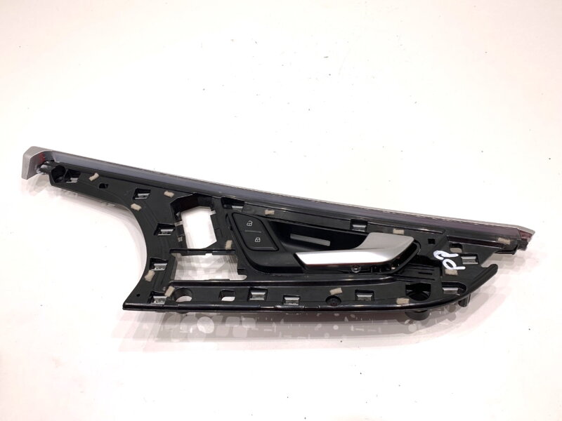 Klika vnitřní pravá přední Audi Q8 (4MN) 2018 - 2022 4M0837020B