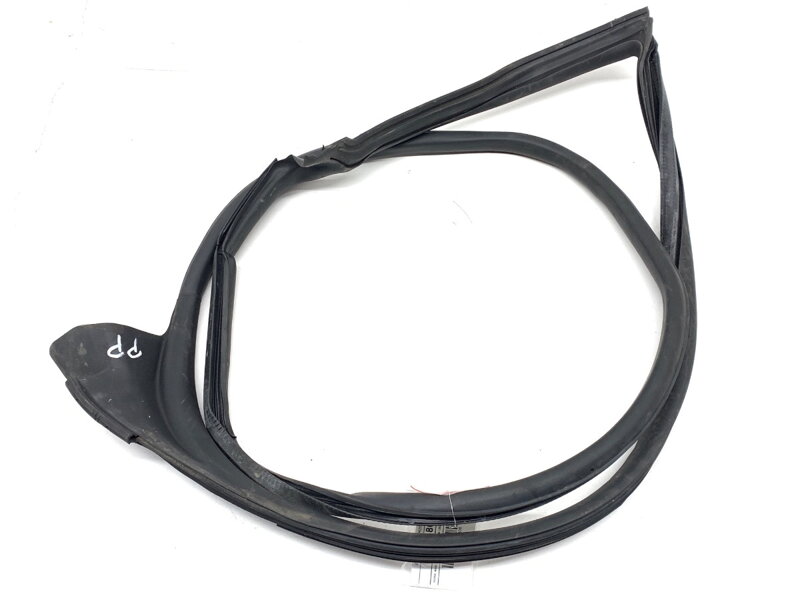 Těsnění dveří přední pravé Audi Q8 (4MN) 2018 - 2022