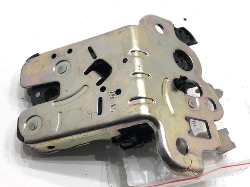 Zámek víka kufru zadní Audi A7 Sportback (4GA, 4GF) 2010 - 2018 8R0827505