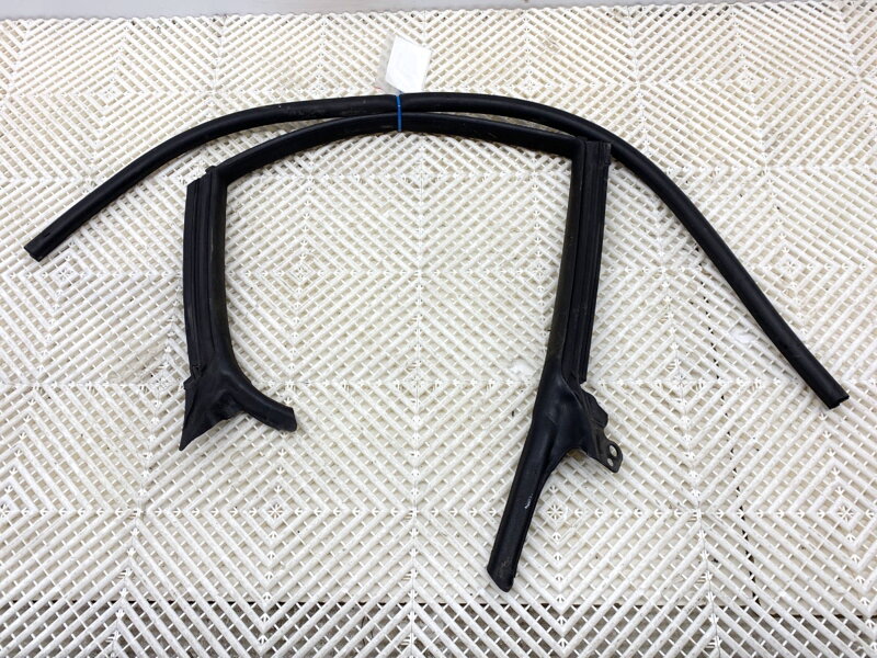 Těsnění dveří zadní pravé Audi A7 Sportback (4GA, 4GF) 2010 - 2018