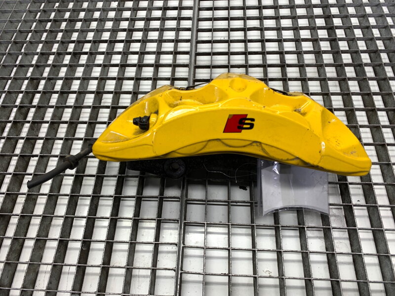 Brzdový třmen levý přední Audi Q8 (4MN) 2018 - 2022 4M0615105FM