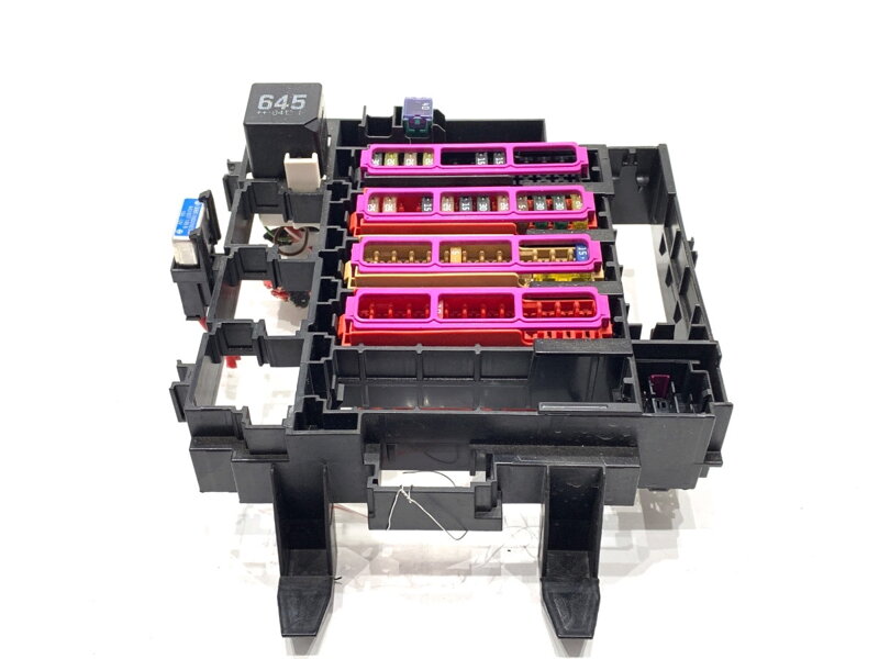 Pojistková skříňka Audi Q8 (4MN) 2018 - 2022