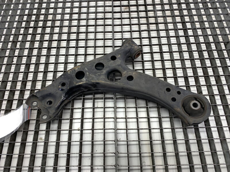 Rameno pravé přední Toyota Corolla Sedan (_E21_) 2019 - 2022