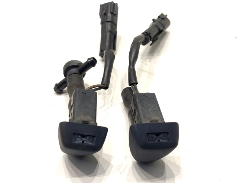 Trysky ostřikovačů Volvo V70 III (135) 2007 - 2016 30796027