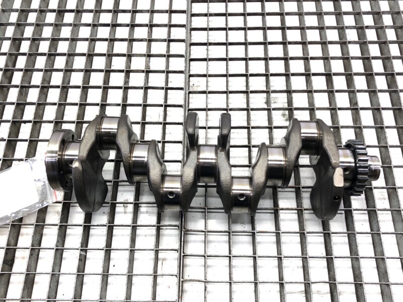 Hřídel klikový Audi A3 Limousine (8VS, 8VM) 2013 - 2022 04L105263D