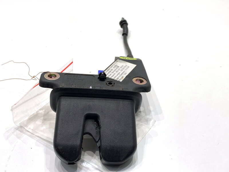 Zámek víka kufru zadní Audi A4 B6 (8E2) 2000 - 2005 8E5827505A