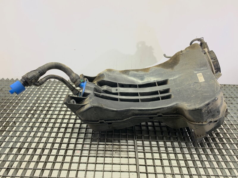 Nádrž SCR Audi Q8 (4MN) 2018 - 2022 4M0131878CF