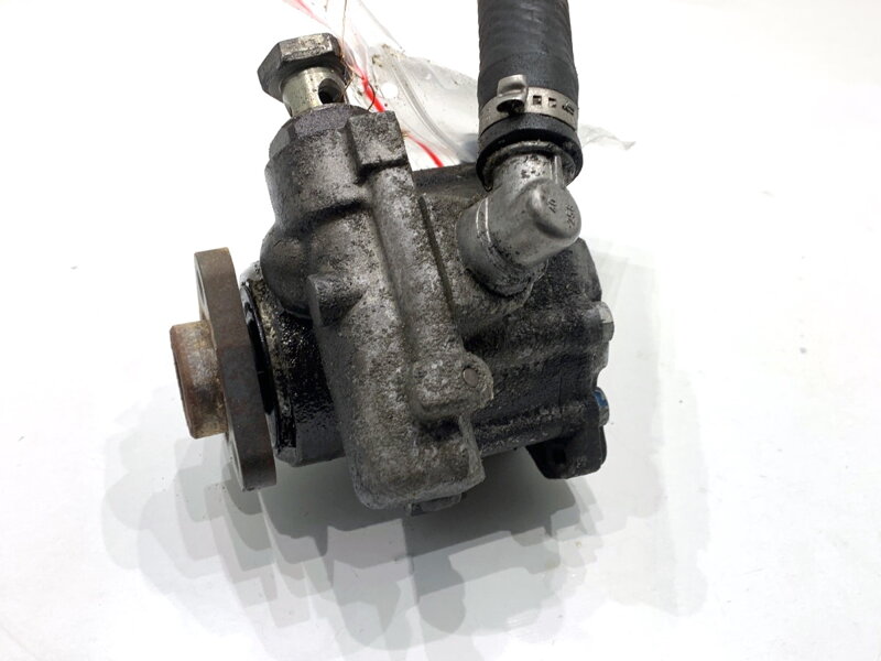 Servočerpadlo Audi A4 B6 Avant (8E5) 2000 - 2005 8D0145156T