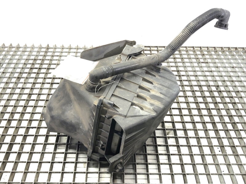 Kryt filtru vzduchu Audi A4 B6 Avant (8E5) 2000 - 2005 06B133835BK