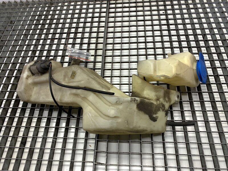 Nádobka ostřikovačů Audi A4 B6 (8E2) 2000 - 2005 8E5955451D