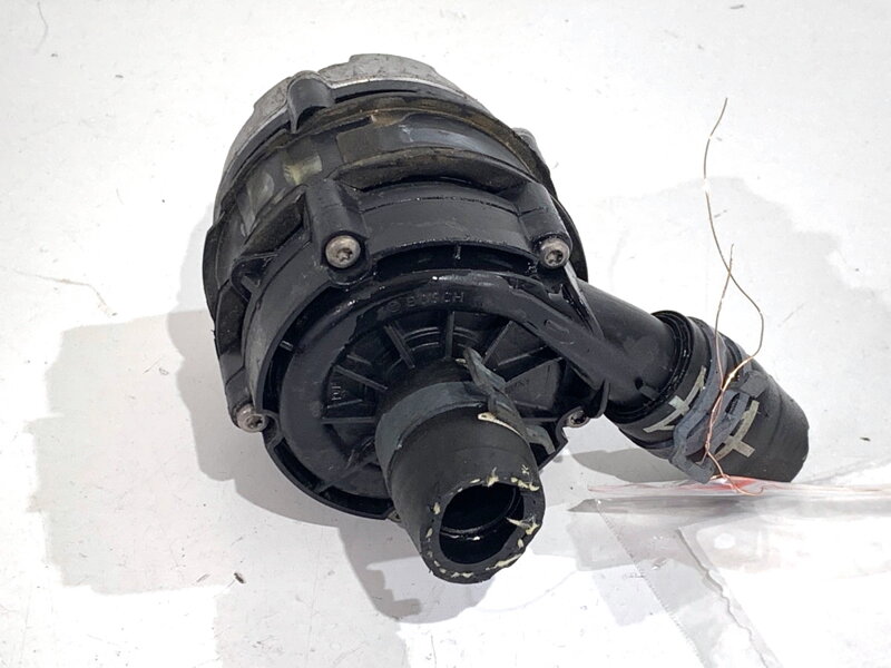 Přídavná vodní pumpa VW Golf VII (5G1, BQ1, BE1, BE2) 2012 - 2022 04L965567