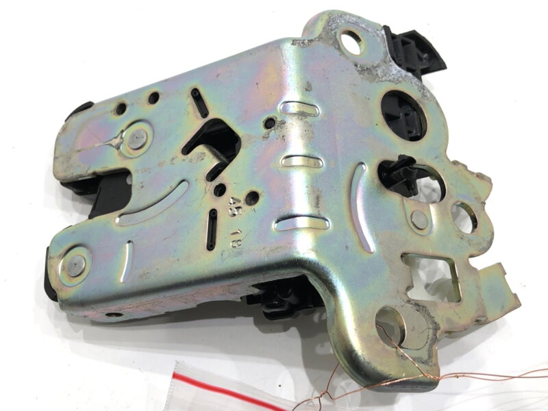 Zámek víka kufru zadní Skoda Fabia III (NJ3) 2014 - 2022 8R0827505A