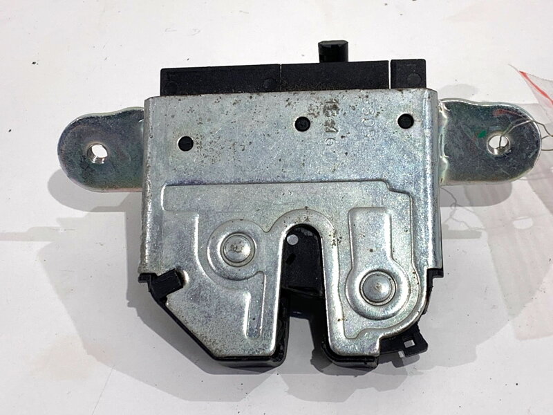 Zámek víka kufru zadní Opel Corsa E (X15) 2014 - 2022 39021416