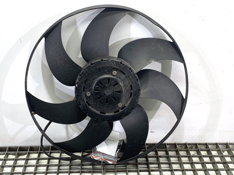 Ventilátor chladiče Mercedes-benz Class A (W176) 2012 - 2018 A2045000493