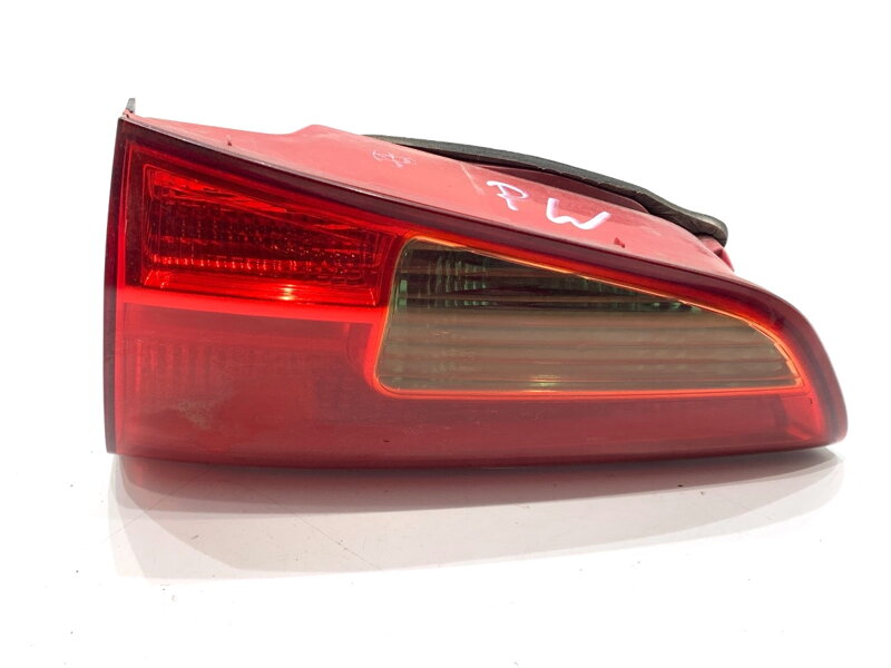 Světlo zadní pravé vnitřní KIA CEE ' D Sportswagon (JD) 2012 - 2018 92404-A23