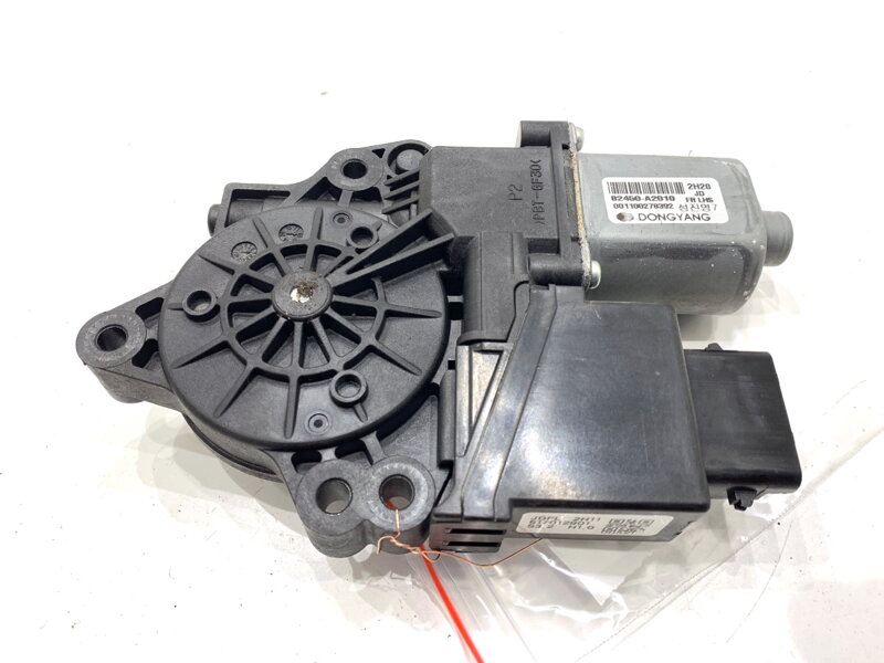 Motorek stahovačky okna levý přední KIA CEE ' D Sportswagon (JD) 2012 - 2018 82450-A2010