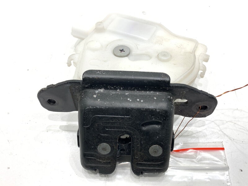 Zámek víka kufru zadní Toyota Yaris (_P13_) 2010 - 2022