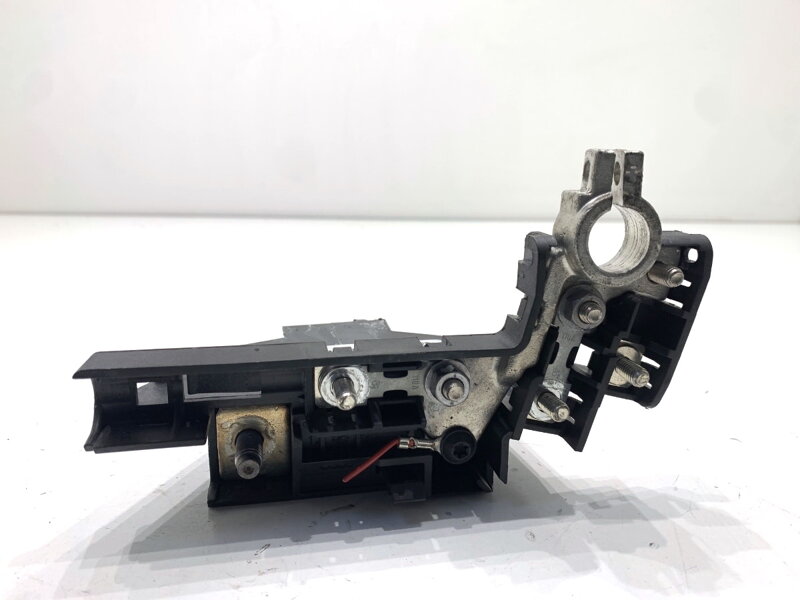 PÓL / svorka (BATERIE) plus Audi A5 (8T3) 2007 - 2017 4F0915519