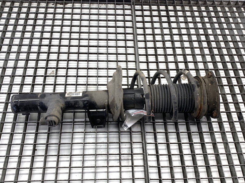 Tlumič levý přední S pružinou Skoda Superb III Kombi (3V5) 2015 - 2022 3Q0413032A