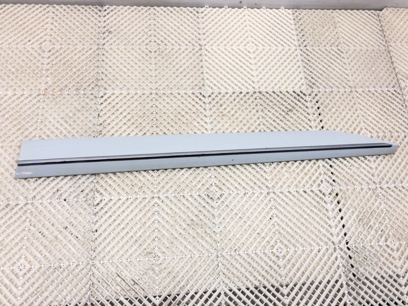 Lišta dveří levá přední Skoda Superb III Kombi (3V5) 2015 - 2022