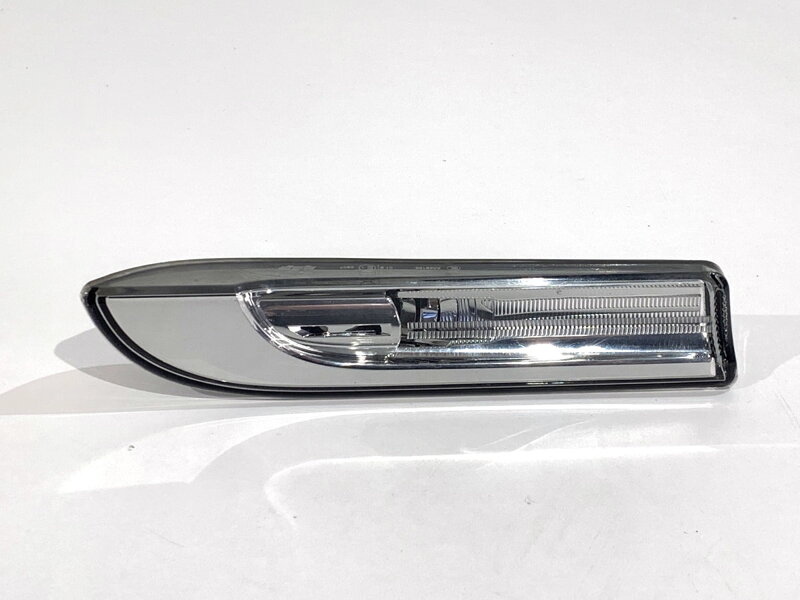 Směrovka pravá přední Porsche Panamera (970) 2009 - 2017 97063103401