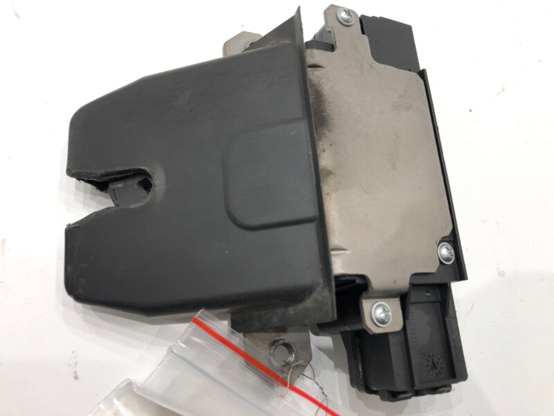 Zámek víka kufru zadní Ford Mondeo IV Turnier (BA7) 2007 - 2015 3M51-R442A66-AR