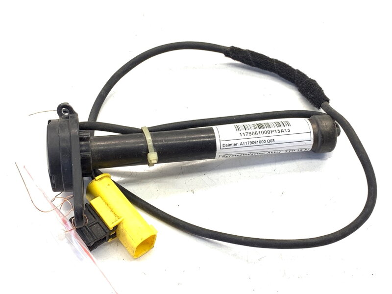 Pyropatrona pyrotechnický kapoty pravá Mercedes-benz Class A (W176) 2012 - 2018 A1179061000