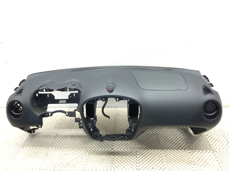 Palubní deska / kokpit S polštářem spolujezdce Nissan Juke (F15) 2010 - 2022 682001KP0A