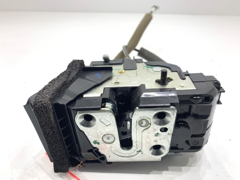 Zámek dveří levý zadní Nissan Juke (F15) 2010 - 2022