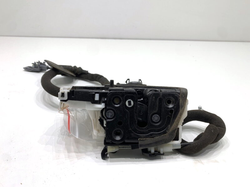 Zámek dveří pravý zadní Renault Arkana I (LCM_) 2019 - 2022