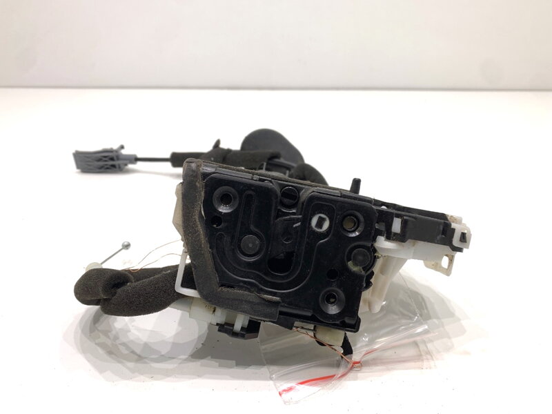 Zámek dveří levý zadní Renault Arkana I (LCM_) 2019 - 2022