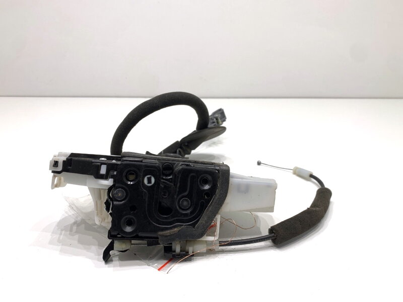 Zámek dveří pravý přední Renault Arkana I (LCM_) 2019 - 2022