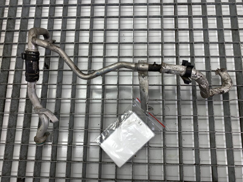 Potrubí vody Audi Q8 (4MN) 2018 - 2022 059121083P