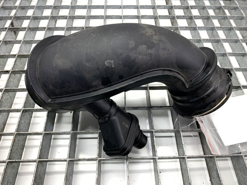 Potrubí turba BMW 5 (G30, F90) 2016 - 2022 7852386