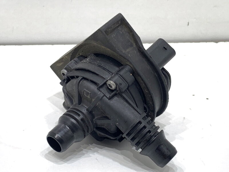 Přídavná vodní pumpa BMW 5 (G30, F90) 2016 - 2022 9844574