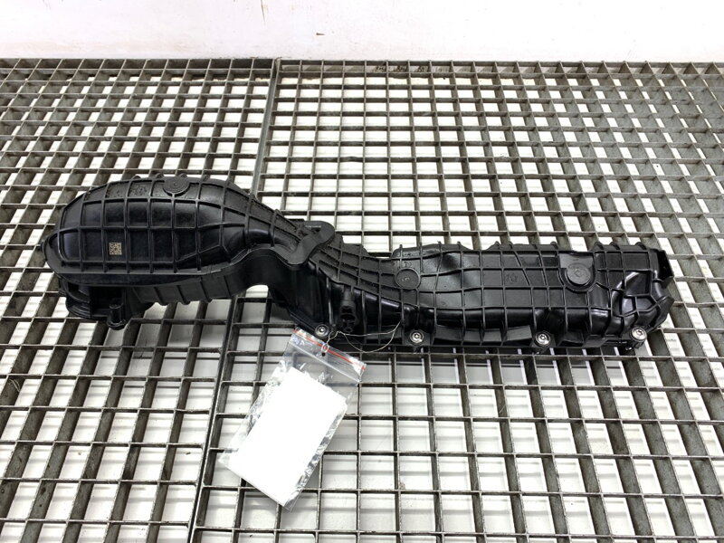 Sací potrubí BMW 5 (G30, F90) 2016 - 2022 8601612