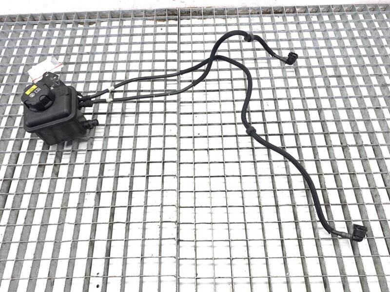 Vyrovnávací nádobka chladicí kapaliny BMW 5 (G30, F90) 2016 - 2022