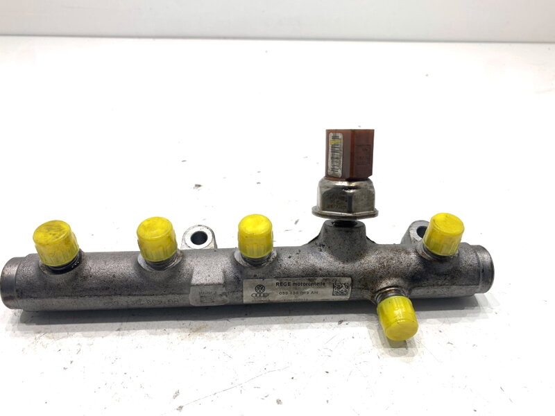 Vstřikovací rampa S čidlem Audi A5 (8T3) 2007 - 2017 059130089AH 059130758K