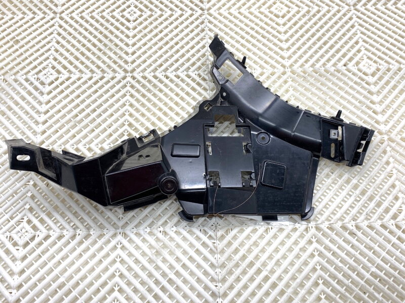 Držák nárazníku pravý zadní Land Rover Range Rover Evoque (L551) 2018 - 2022 M8D2-17B930-A