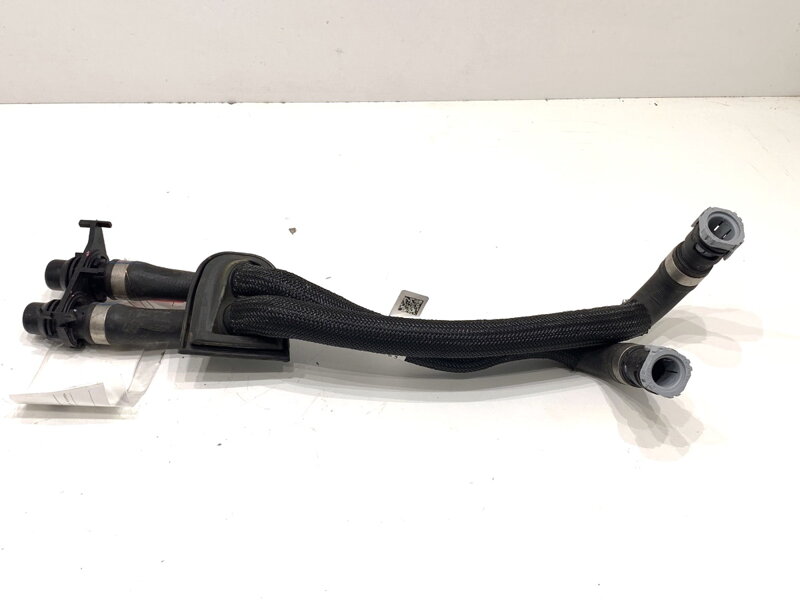 Potrubí vody Land Rover Range Rover Evoque (L551) 2018 - 2022 M8D2-18C266-BD