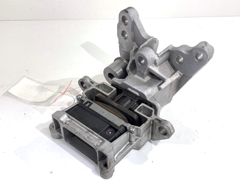 Polštář motoru pravý Land Rover Range Rover Evoque (L551) 2018 - 2022 K8D2-6F012-AC