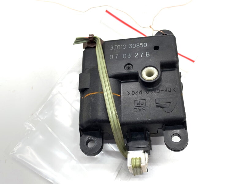 Motor radiátoru topení Nissan Qashqai / Qashqai + 2 I (J10, NJ10, JJ10E) 2006 - 2014 3J01030850