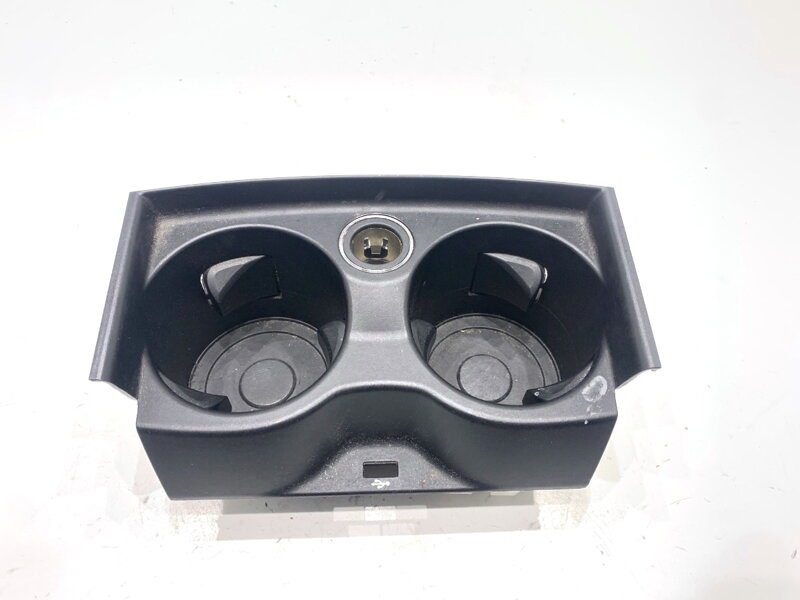 Držák NA nápoje BMW 5 (G30, F90) 2016 - 2022 6801508